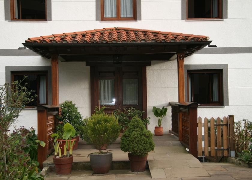 Asturias Penamellera Baja Exterior Detail