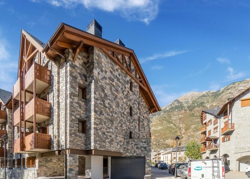 Aragon Benasque Exterior Detail