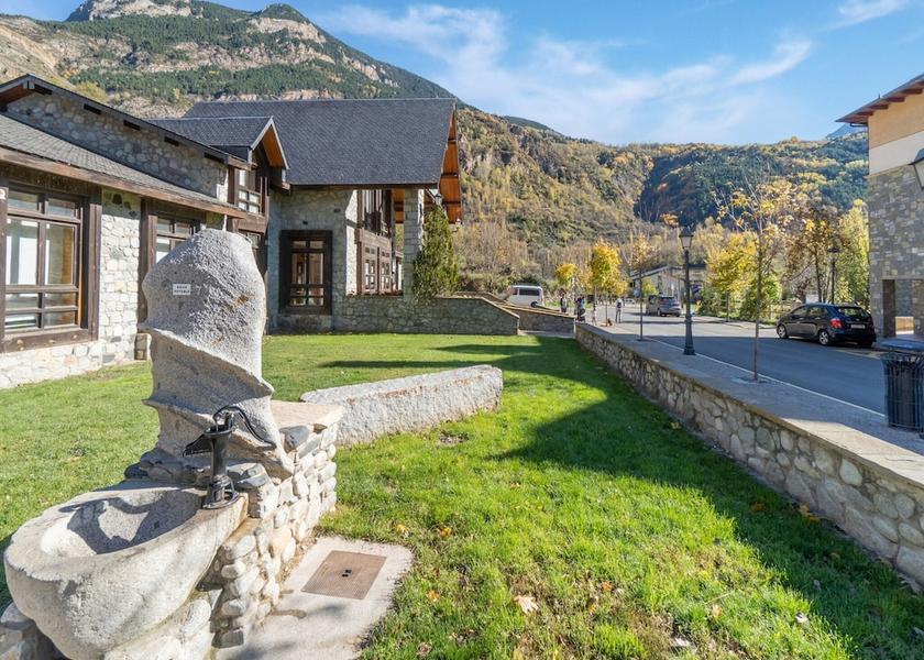 Aragon Benasque Exterior Detail