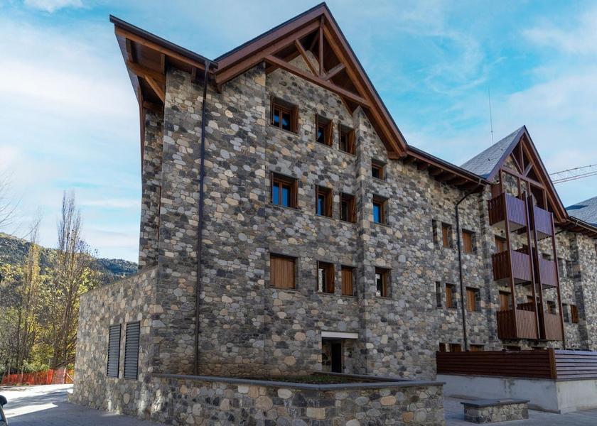 Aragon Benasque Exterior Detail