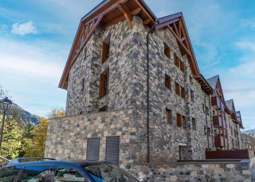 Aragon Benasque Exterior Detail
