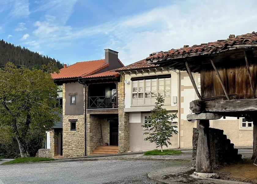 Asturias Pilona Facade