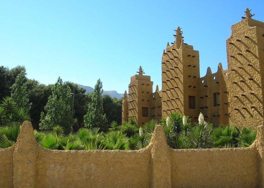 Andalucia Torremolinos Property Grounds