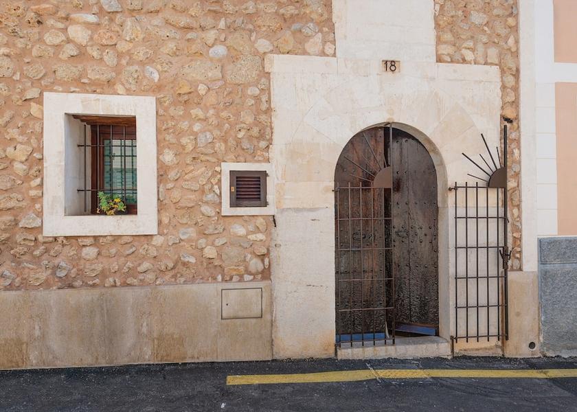 Raiguer Buger Exterior Detail