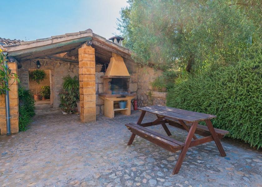 Raiguer Buger Exterior Detail