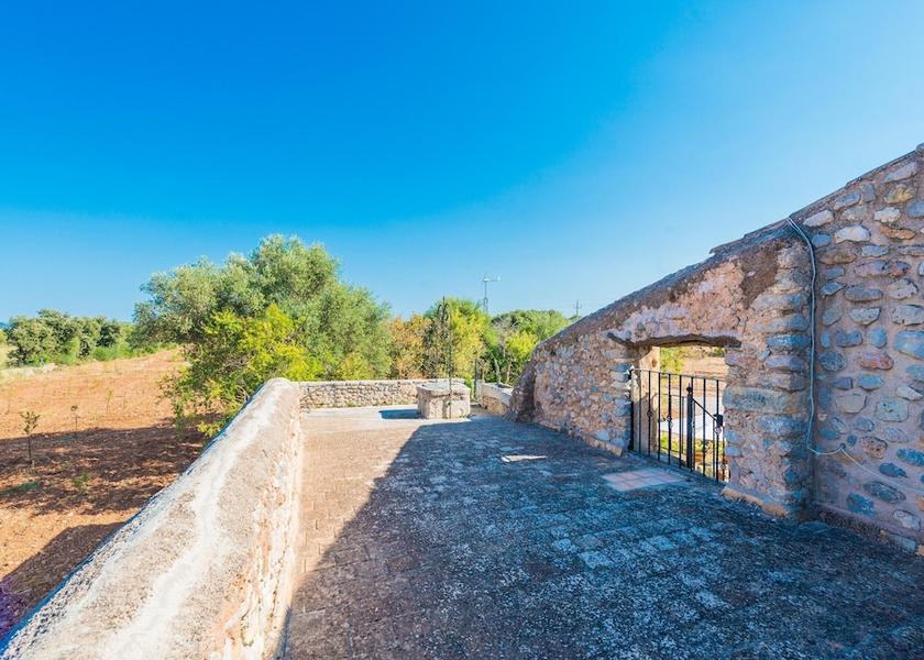 Raiguer Buger Exterior Detail