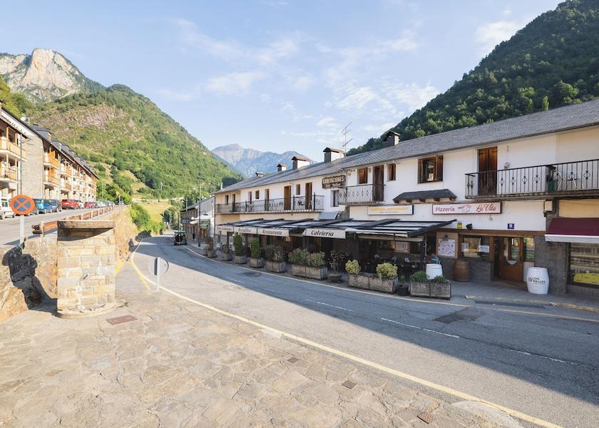 Aragon Bielsa Exterior Detail