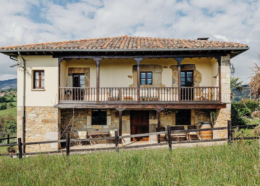 Asturias Pilona Facade