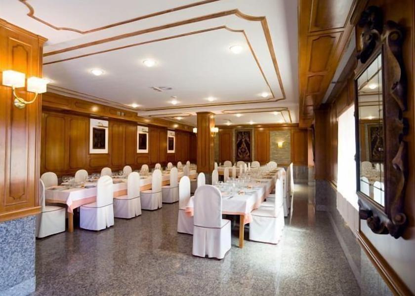 Galicia Lugo Dining Area