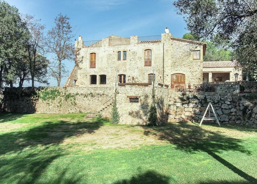 Catalonia Navata Exterior Detail