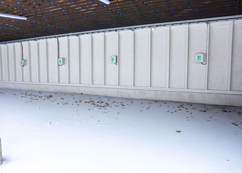 Electric vehicle charging station