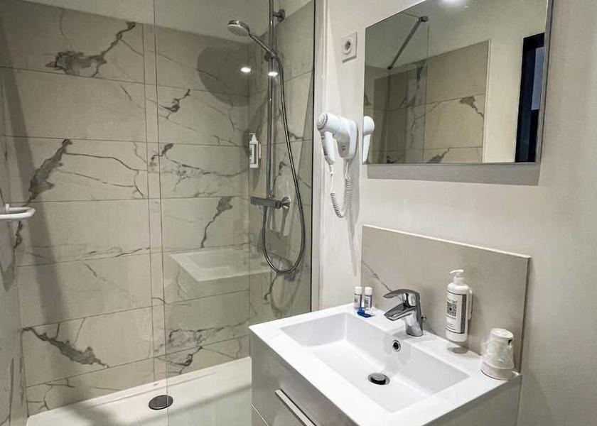 Occitanie Balaruc-les-Bains Bathroom