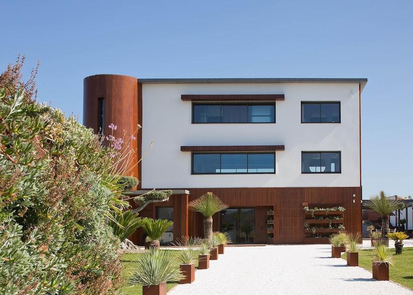 Occitanie Frontignan Exterior Detail