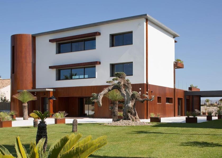 Occitanie Frontignan Exterior Detail