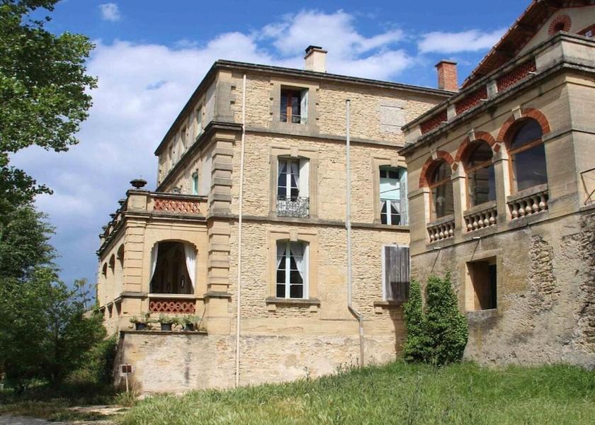 Occitanie Remoulins Exterior Detail