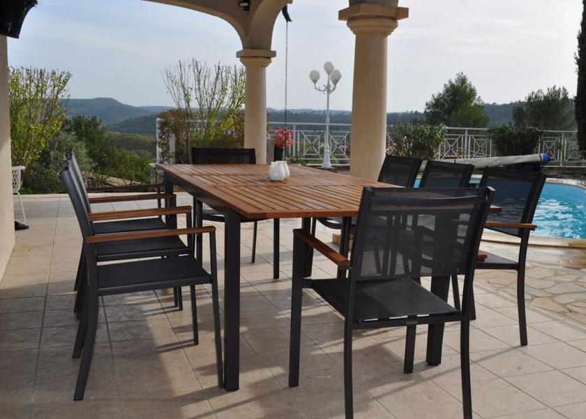 Occitanie Goudargues Dining Area