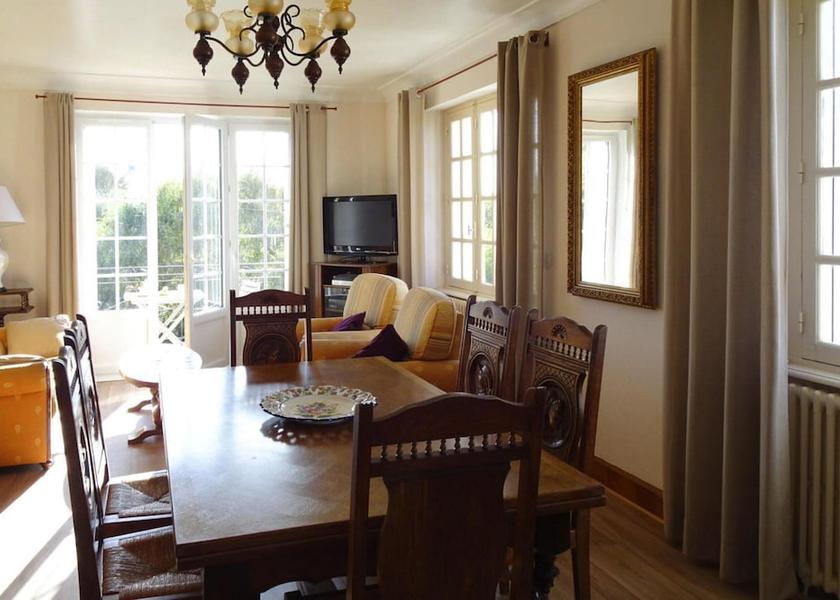 Brittany Plouhinec Dining Area