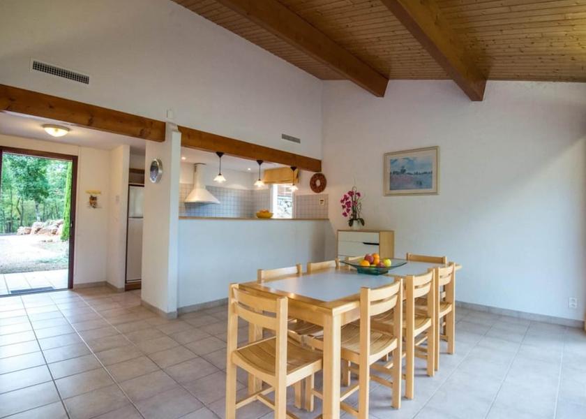 Occitanie Quillan Dining Area
