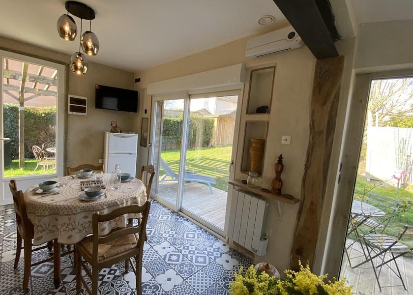 Normandy Donville-les-Bains Dining Area
