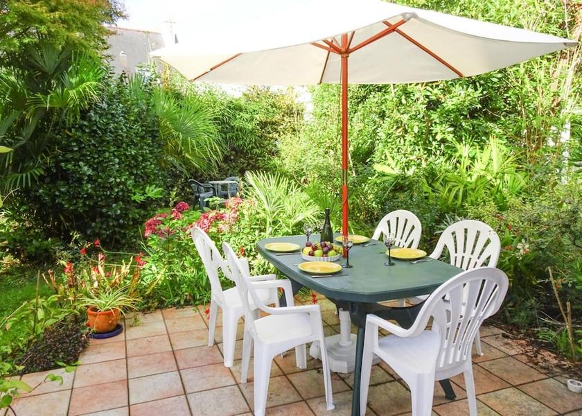 Brittany Benodet Outdoor Dining