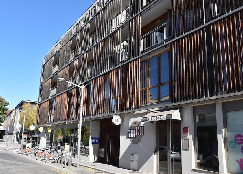 Auvergne-Rhone-Alpes Lyon Exterior Detail