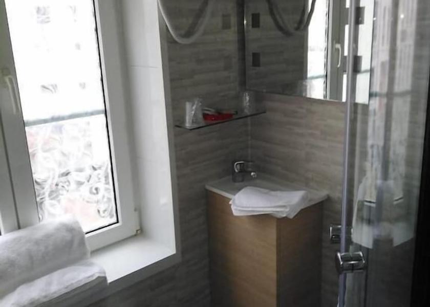 Hauts-de-France Montreuil-sur-Mer Bathroom