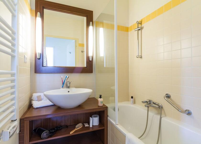 Centre - Loire Valley Loches Bathroom