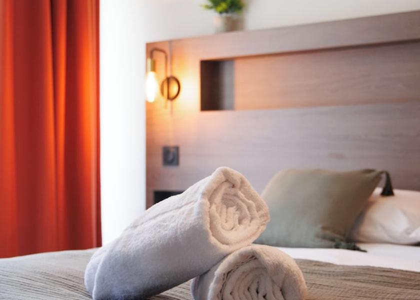 Nouvelle-Aquitaine Saint-Junien Room
