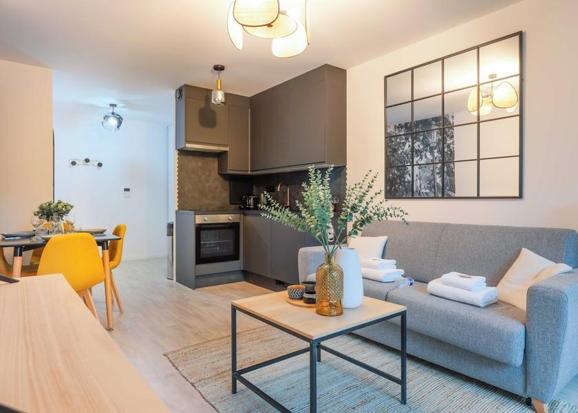 Ile-de-France Montreuil Dining Area