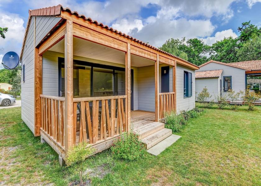 Nouvelle-Aquitaine Hourtin Exterior Detail