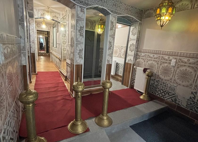 Grand Est Arcis-sur-Aube Lobby
