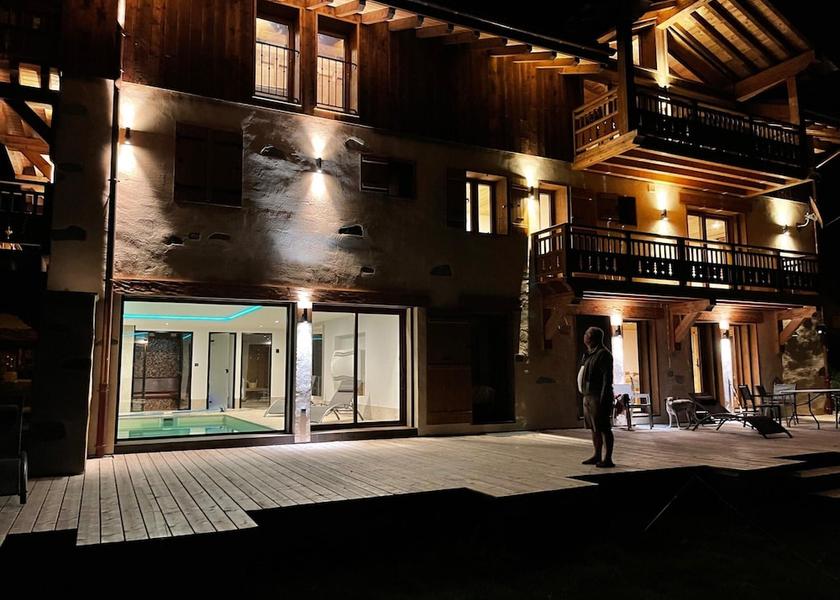 Auvergne-Rhone-Alpes Champagny-en-Vanoise Exterior Detail