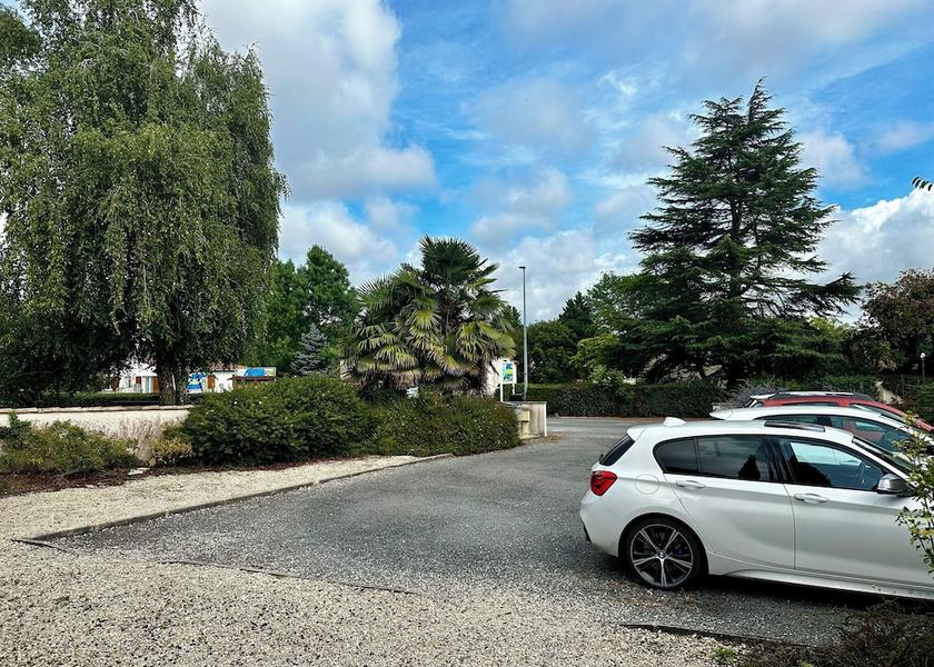 Nouvelle-Aquitaine Jonzac Parking