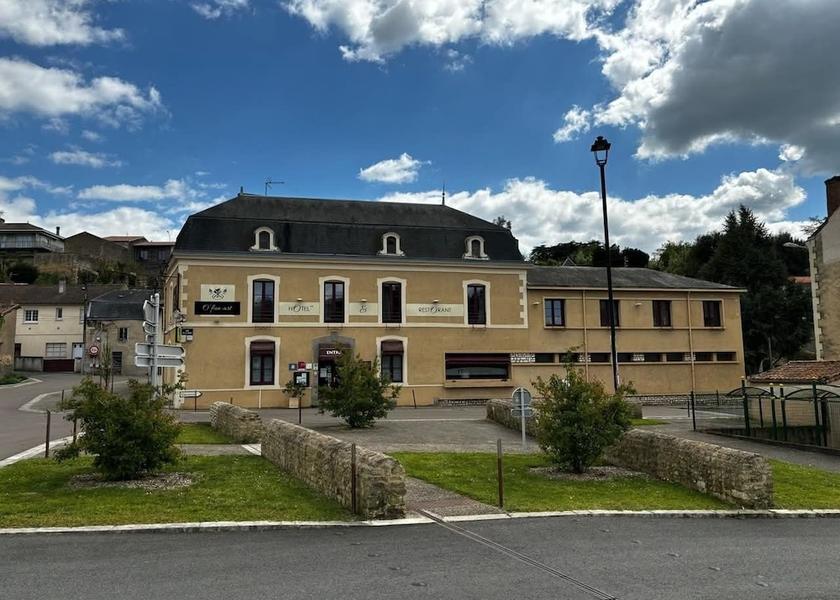 Nouvelle-Aquitaine Airvault Facade