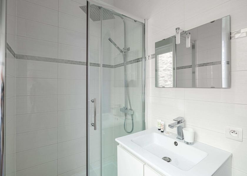 Provence - Alpes - Cote d'Azur Cannes Bathroom