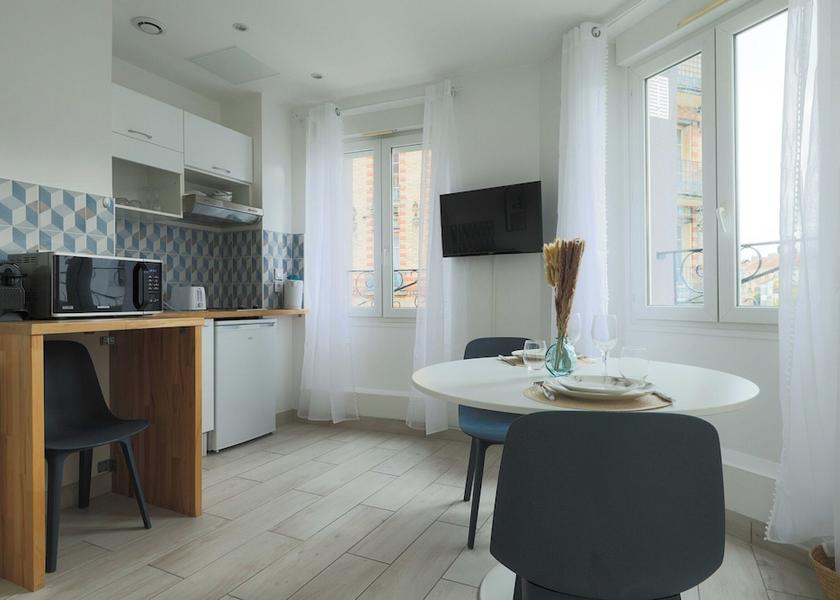 Ile-de-France Boulogne-Billancourt Dining Area