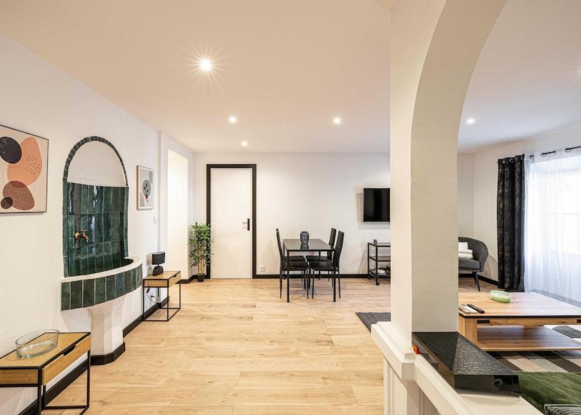 Provence - Alpes - Cote d'Azur Cannes Dining Area