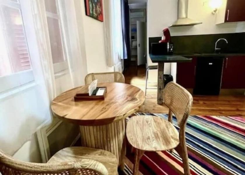 Nouvelle-Aquitaine Bayonne In-Room Dining