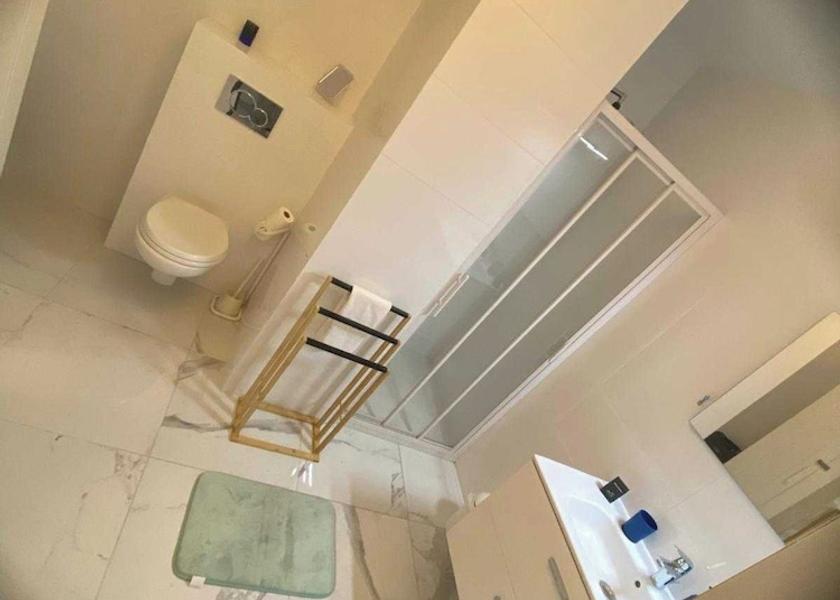 Provence - Alpes - Cote d'Azur Cannes Bathroom