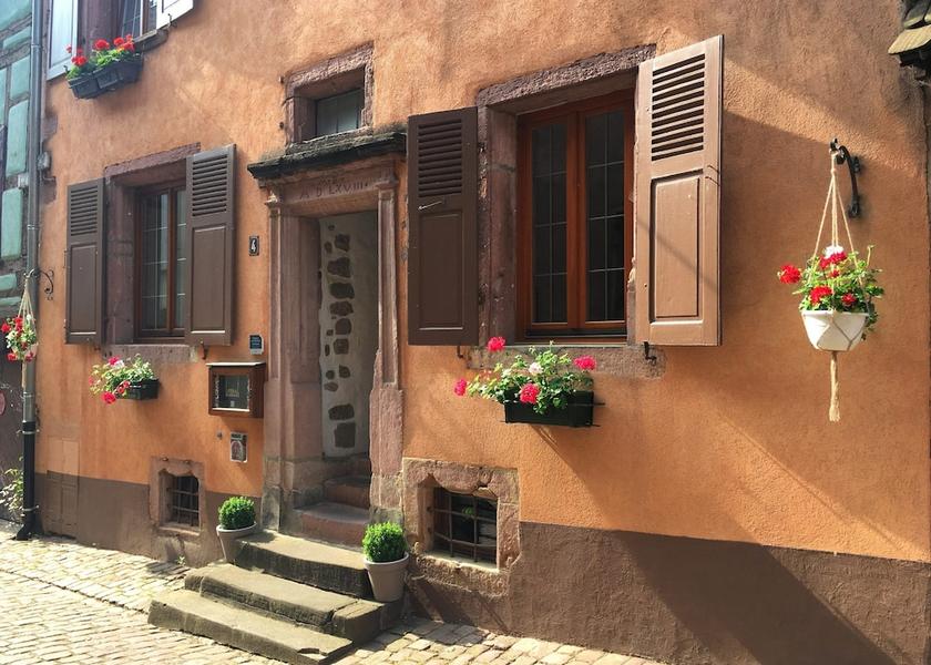 Grand Est Riquewihr Facade