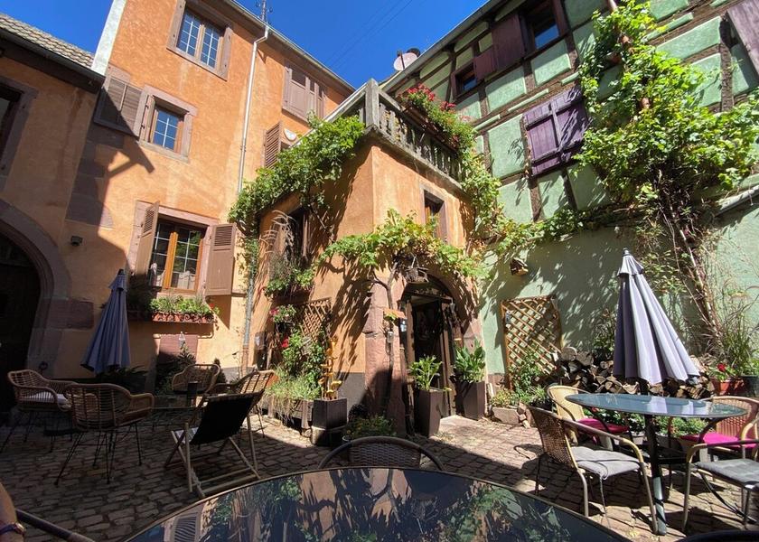 Grand Est Riquewihr Courtyard