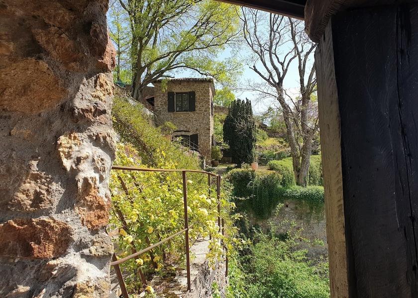 Auvergne-Rhone-Alpes Vienne Facade