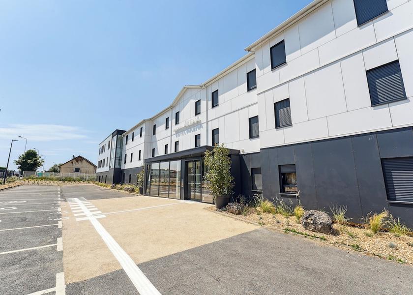 Wheelchair-accessible van parking