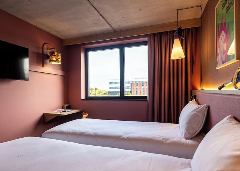 Grand Est Tinqueux Room