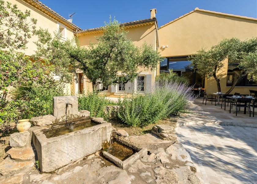 Provence-Alpes-Côte d'Azur Malaucene Courtyard view
