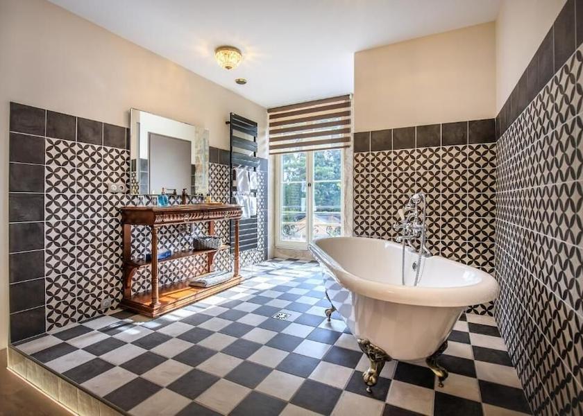 Bourgogne-Franche-Comte Tournus Bathroom