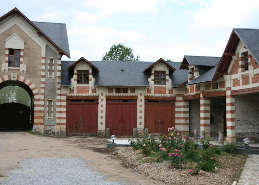 Pays de la Loire Les Ponts-de-Ce Exterior Detail