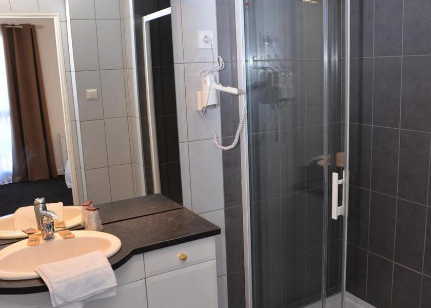 Auvergne-Rhône-Alpes Aurillac Family Room (2 Adults + 1 Child)