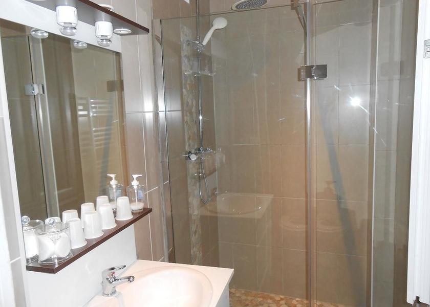 Occitanie Beaucaire Bathroom