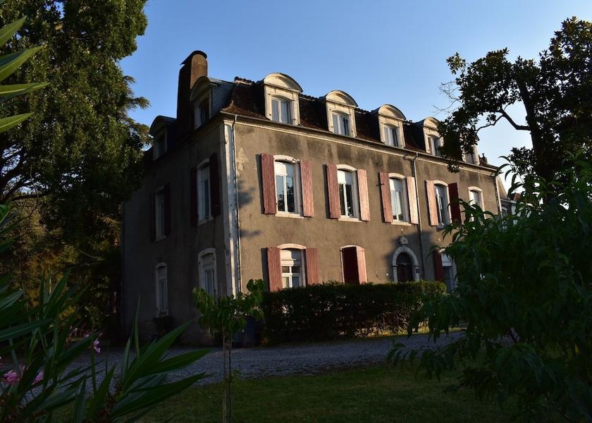 Nouvelle-Aquitaine Salies-de-Bearn Front of property